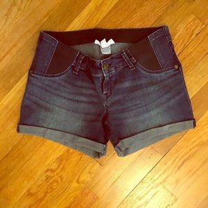 Isabel maternity side panel jean shorts, size 4